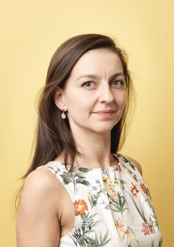 Portret Malu, Maatschappelijk werker