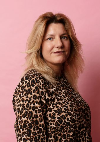 Portret Aurora, Helpende