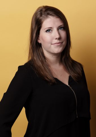 Portret Aniek, Verpleegkundige in verpleeghuis