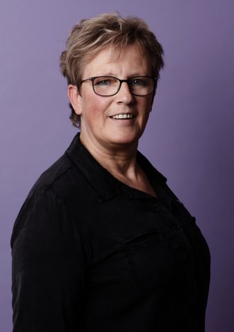 Portret Loes, Helpende