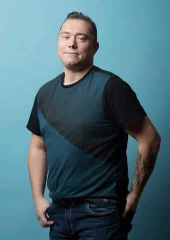 Portret Marcel, Helpende
