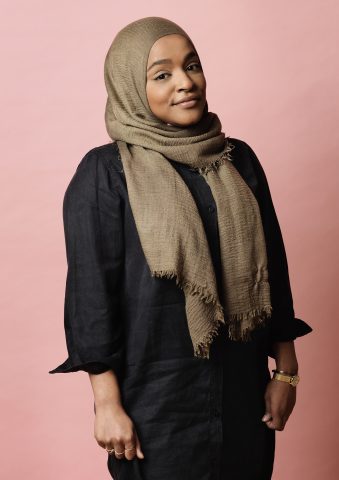 Portret Sadia, Verpleegkundige in ziekenhuis